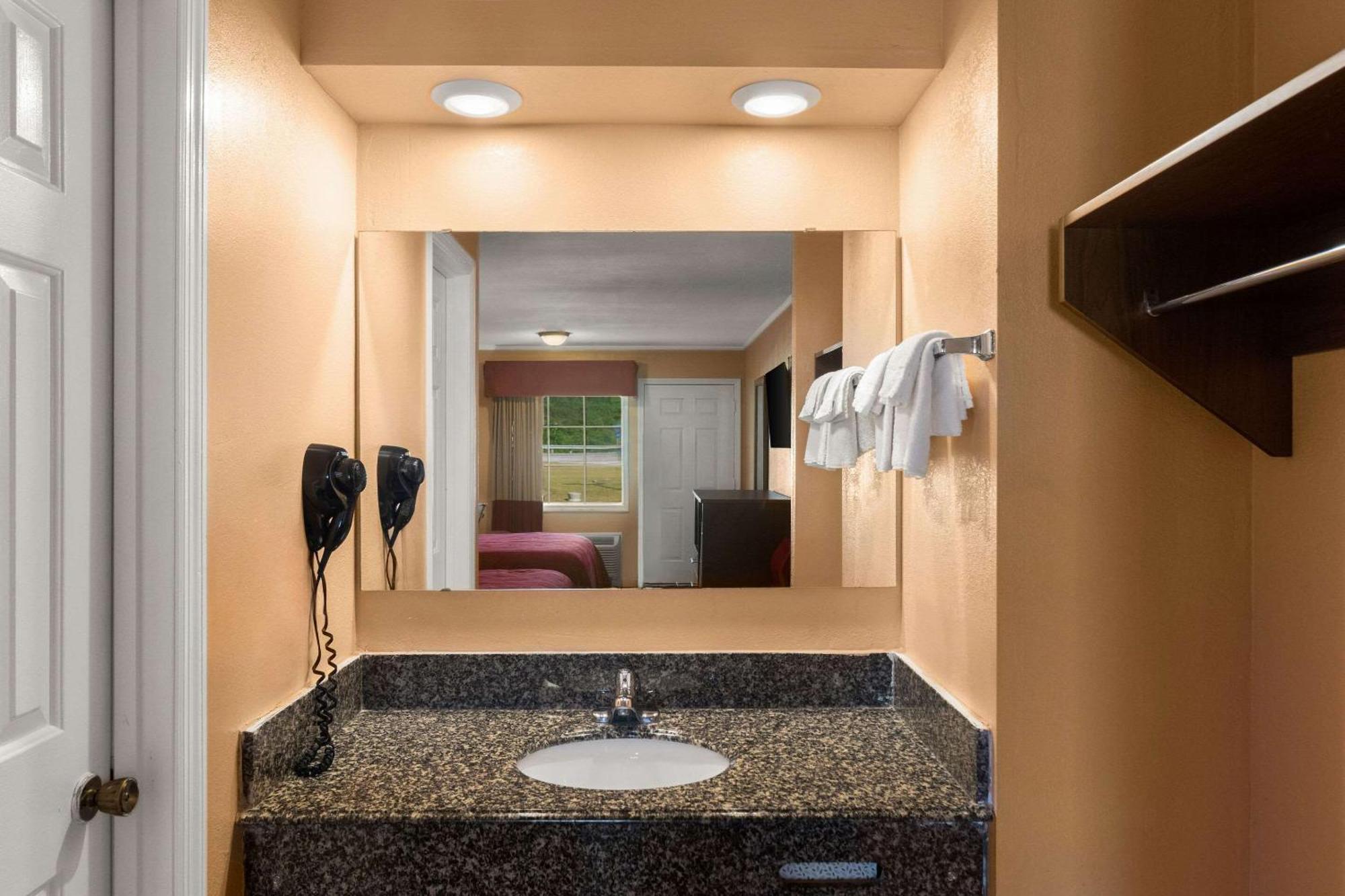 Econo Lodge Cornersville Dış mekan fotoğraf
